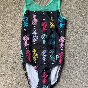 i’m selling a gymnastics leotard from plum practice wear!!! size adult small!